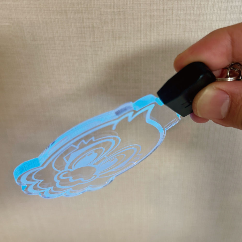 光るアクリルキーホルダー