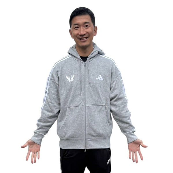 使い勝手の良い前開きのZIPパーカー